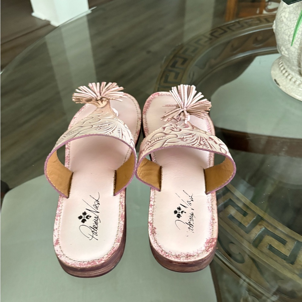 🩷🩷PATRICIA NASH FRANCA FLOWER POM TOOLED LEATHER SANDALS!🩷🩷SALE SALE SALE - Picture 3 of 6